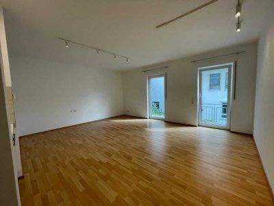 Studentenwohnung: 1-Zimmer-Apartment mit kleiner Terrasse, Künzelsau Südhang
