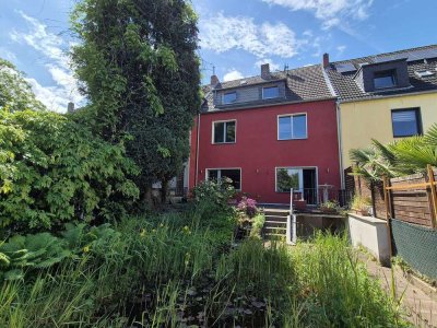 Zwei- bis Dreifamilienhaus in sehr gutem Zustand mit großem Garten!