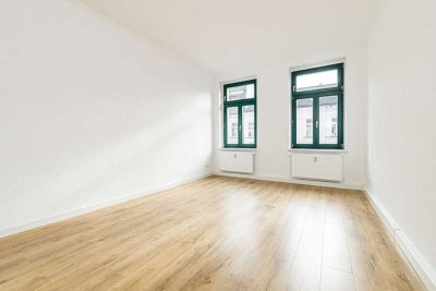 Stilvolles Wohnen für Singles oder Paare – 2-Zimmer-Altbauwohnung mit Balkon