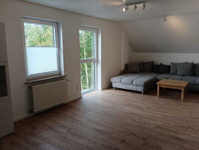 Renovierte Dachgeschosswohnung 900 € - 92 m² - 3.0 Zi.