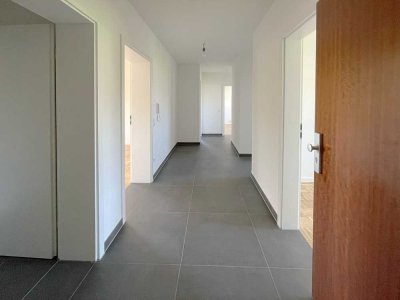 Erstbezug nach Renovierung: Schöne 4,5-Zimmer-Wohnung mit Loggia in Kraichtal