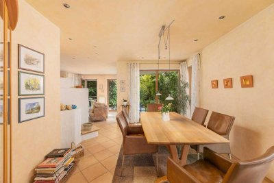 Stilvolle Doppelhaushälfte mit Wellnessbereich und Smart-Home in Waldrandlage