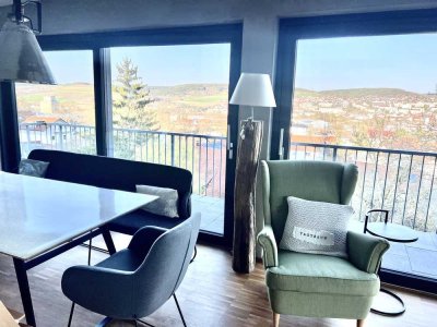 Neuwertige PENTHOUSE-Wohnung mit großzügigem Balkon und offener, hochwertiger Einbauküche in TBB