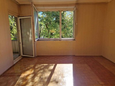 Helle, freundliche 3 Zimmer Wohnung – renovierungsbedürftig