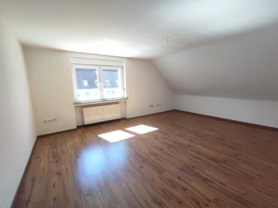 3 Zimmer- Wohnung mit eigenem Gartenanteil, Kinderfreundlich