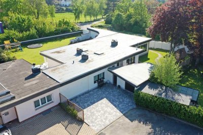 Provisionsfrei! Modernisierter Flachdachbungalow mit großem Garten in Erftstadt-Friesheim
