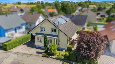 Schönes, gepflegtes EFH mit moderner Energieeinspartechnik, Carport und Stellfläche für 3 Pkw