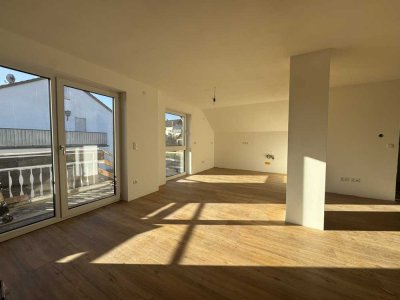 Erstbezug | 3,5-Zimmer Dachgeschosswohnung | FBH | EBK | PV | Balkon