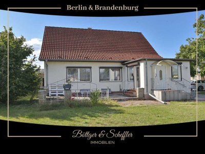 Einfamilienhaus mit multifunktionalem Nebengelass + Werkstatthalle