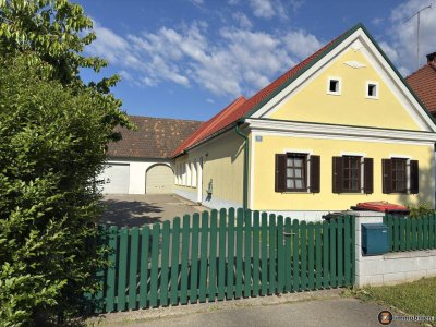Oberdorf: Gepflegtes Wohnhaus mit 2 Garagen und ebenen Garten