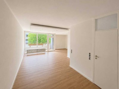 Modernisierte 1-Zimmer-Wohnung mit hochwertiger Einbauküche, Loggia, Aufzug & Tiefgaragenstellplatz