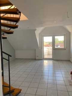 Attraktive und gepflegte 3-Raum-DG-Wohnung mit EBK, Balkon, DG-Studio in Strullendorf