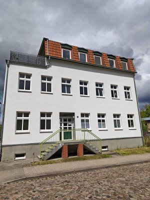 Helle 2-Zimmer-Wohnung in Eldena - Balkon, saniertes Bad, Stellplatz inklusive