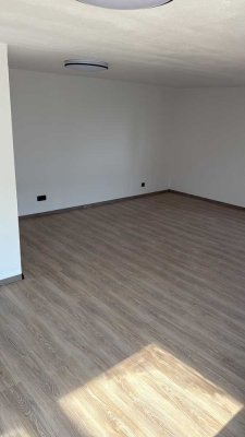 Exklusive 2-Raum-Wohnung mit gehobener Innenausstattung mit Balkon und Grundstück-Garten in Neu-Ulm