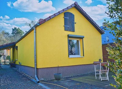 Klein, aber fein!   2 Häuser zum Preis von 1.  Umfangreich saniert, Carport, Bahnanschluss Berlin