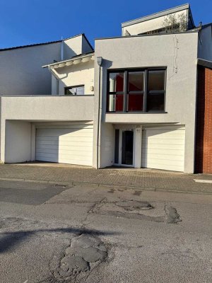 Stilvolle 2-Zimmer-Wohnung mit geh. Innenausstattung  mit Balkon in Pulheimer Toplage.