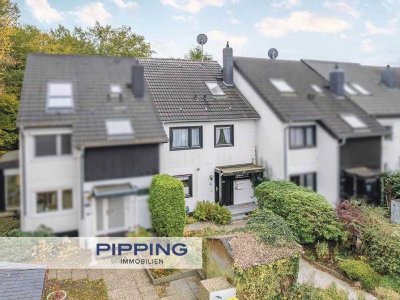 Raumwunder in direkter Waldrandlage:
"Gut geschnittenes Reihenmittelhaus mit Platz für die Familie"