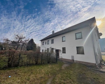 MFH mit 5 Wohneinheiten und Stellplätzen - Renovierungsbedürftige Kapitalanlage!