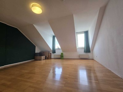 „Zeitlos elegant. Urban gelegen - zentrales Dreiraum-Flairgnügen " Termine s. Text