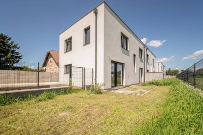 Suchen Sie Ihr erstes ‚Starterhaus‘ zu einem guten Preis mit guter Erreichbarkeit? Die Doppelhäuser in Potzneusiedl sind die ideale Wahl für Sie!