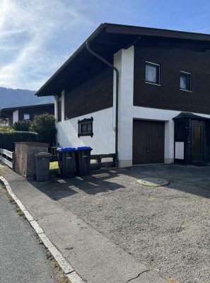 Ferien zu Hause - Heimeliges Reihenendhaus mit Garagen in Unterwössen im schönen Chiemgau