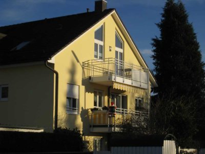 Lichtdurchflutete 3-Zimmer Dachgeschosswohnung mit Balkon in München-Trudering