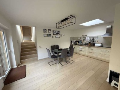 Freie Wohnung mit 5 Zimmern und Garten