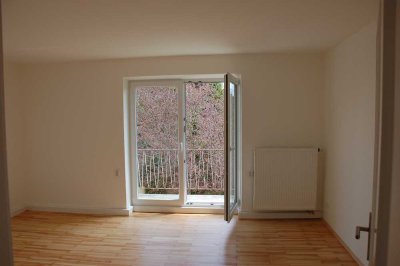 Stilvolle, modernisierte 3-Zimmer-Wohnung mit Balkon in Dachau Süd