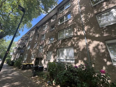 Renovierte 3 Zi.- Whng. - Wannenbad mit Fenster  - Balkon- Düsseldorf Benrath