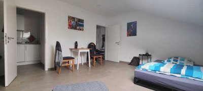 Stilvolle 1-Zimmer-DG-Wohnung mit EBK, tolle Lage