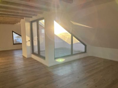 Helle 2,5-Zimmer-Dachgeschosswohnung (ca. 60 m²) – Erstbezug - mit Süd-Dachloggia