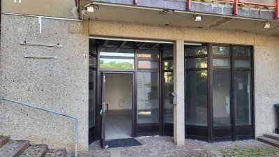 Helles Ladengeschäft mit geänderter Nutzung als Wohnraum