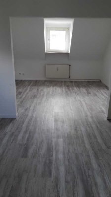 Schöne renovierte zwei Zimmer Wohnung in Remscheid, (Zentralpunkt)