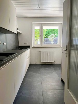 Erstbezug nach Sanierung: Terrassen-Whng mit Parkett, Kamin, Garten und Garage