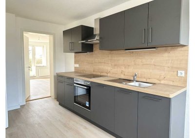 Hochwertig sanierte 2-Zimmer-Wohnung mit Einbauküche & Terrasse