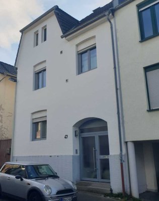 Bonn-Duisdorf: 5-Zimmer/Küche/Bad/GästeWC/Abstellraum/Terrasse