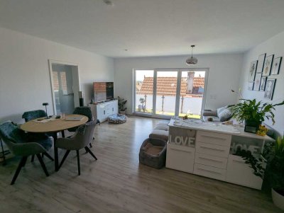 Modern mit Balkon: stilvolle 3,5-Zimmer-Dachgeschosswohnung in Malsch