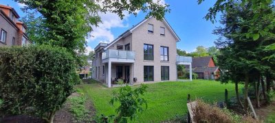 Erstbezug! 
5 Zimmer-Wohnung (OG/DG)
Separater Eingang mit Einbauküche, Balkon & Stellplatz!
