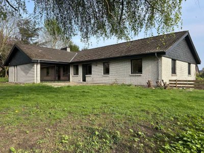 Großzügiger Winkelbungalow in Schleswig - provisionsfrei