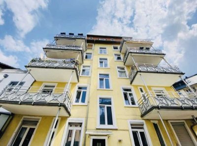 NEU*sanierte 4-Zimmer DG-Wohnung*Inkl. EBK*Balkon*2 Bäder*Garage*Skylineblick