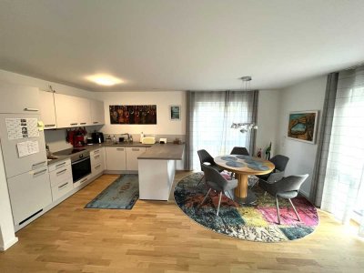 Sonnige 3 Zimmer-Wohnung mit top Ausstattung inkl. EBK, TG und Stpl.