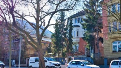 Frei werdendes MFH mit großem Garten & 2 Garagen!