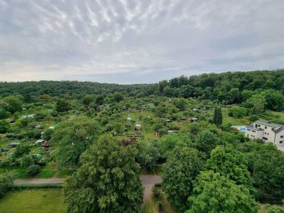 Helle 3,5-Zi.-Wohnung mit super Ausblick, EBK und TG-Stellplatz