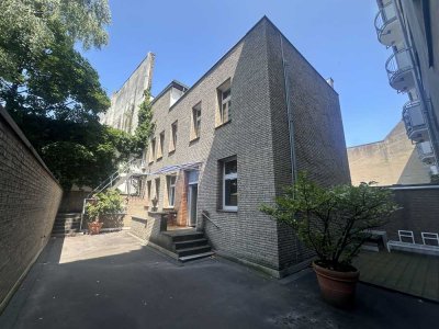 Haus in Haus mit grosser Terrasse in ruhiger Citylage - WG geeignet- mit Kamin!