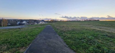 Massiv und Schlüsselfertig Bauen im Neubaugebiet! Klassischer Bungalow mit 110 m² !