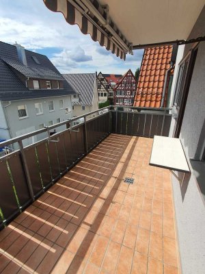 Schöne 3-Zi-Wohnung mit Balkon und Tiefgaragenstellplatz, in sehr guter Lage!
