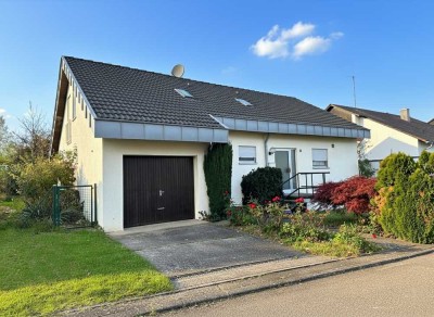 Freistehendes Einfamilienhaus mit herrlichem, großen Gartenbereich in bevorzugter Lage