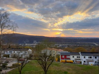 Traumhafte 4,5-ZKB Eigentumswohnung mit Rheinblick – hochwertig saniert in ruhiger Sackgassenlage