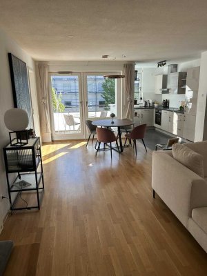 Untermiete - voll möbliert - Helle 2-Zimmer Wohnung mit Balkon in Milbertshofen