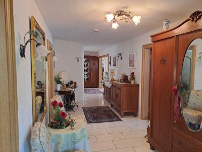 Haus im Haus, 154 m²-Eigent.whg. im MFH mit zus. 72 m² beheizter Nutzfläche im Keller als Büro o.ä.